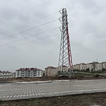 Direk yolun ortasından kaldırıldı